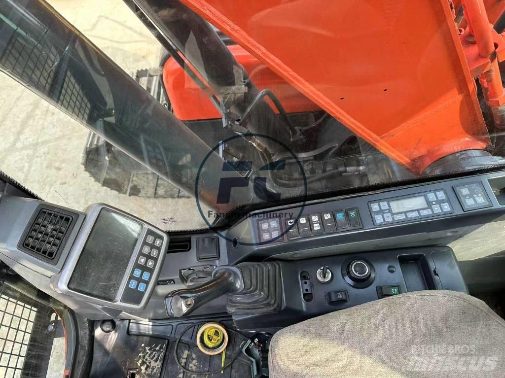 Doosan DX 140 Roomikekskavaatorid
