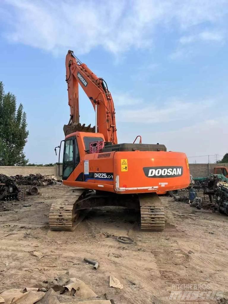Doosan DH 225 LC-9 Roomikekskavaatorid