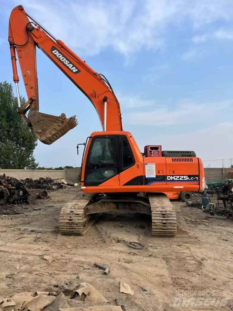 Doosan DH 225 LC-9 Roomikekskavaatorid