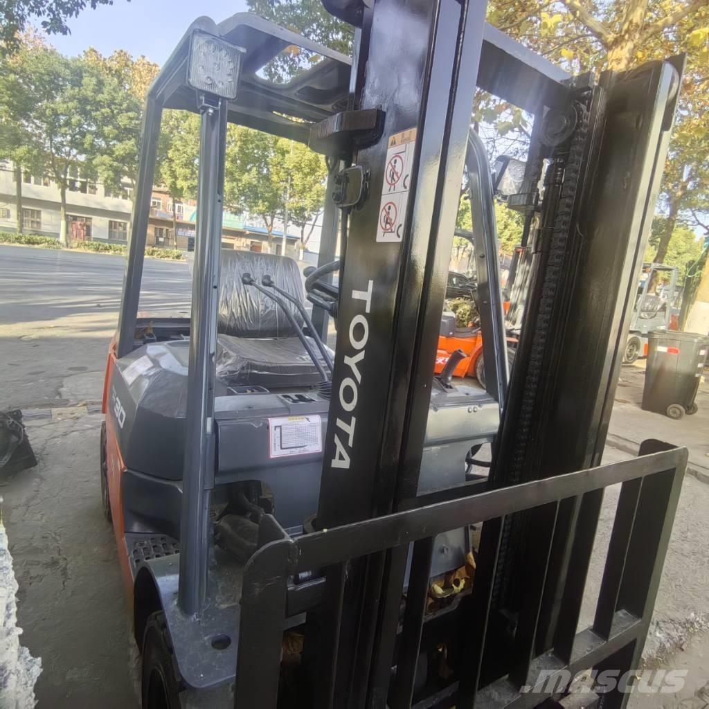  叉车 3t Diiseltõstukid