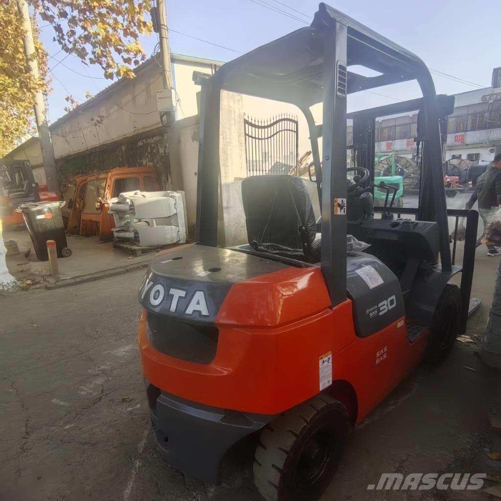  叉车 3t Diiseltõstukid