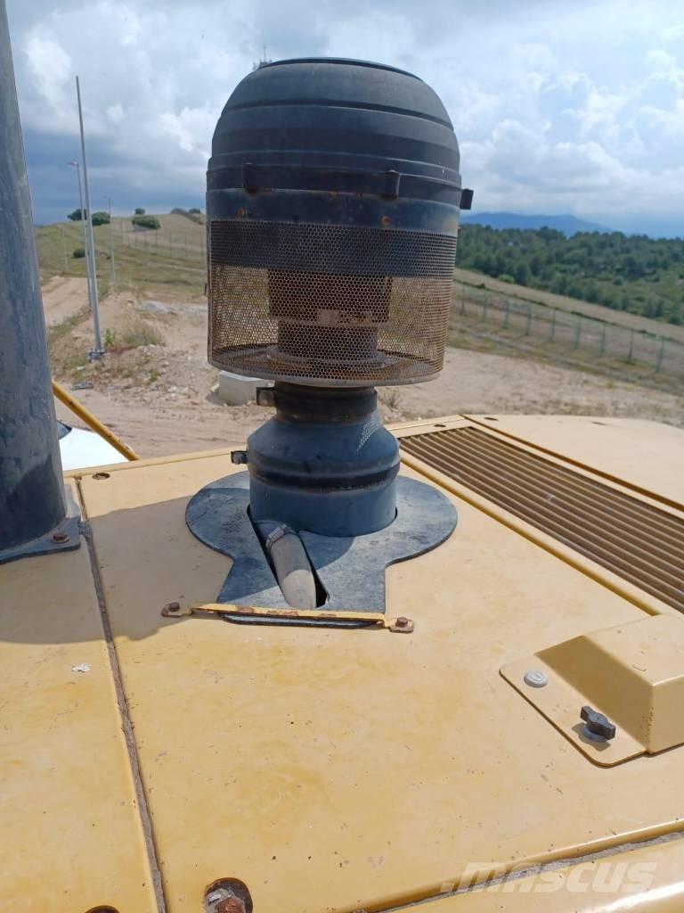 CAT 836 H Jäätmetihendajad