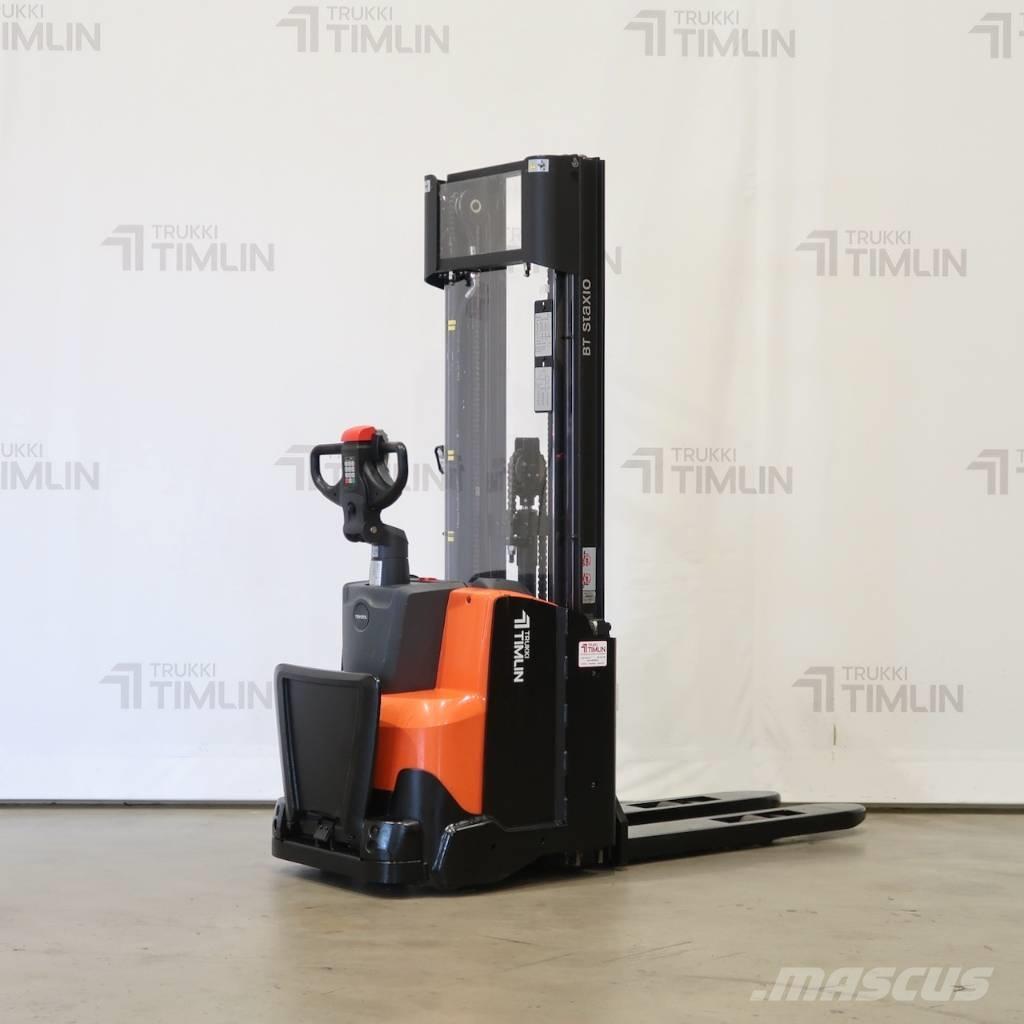 Toyota SWE120L Platvormiga virnastajad