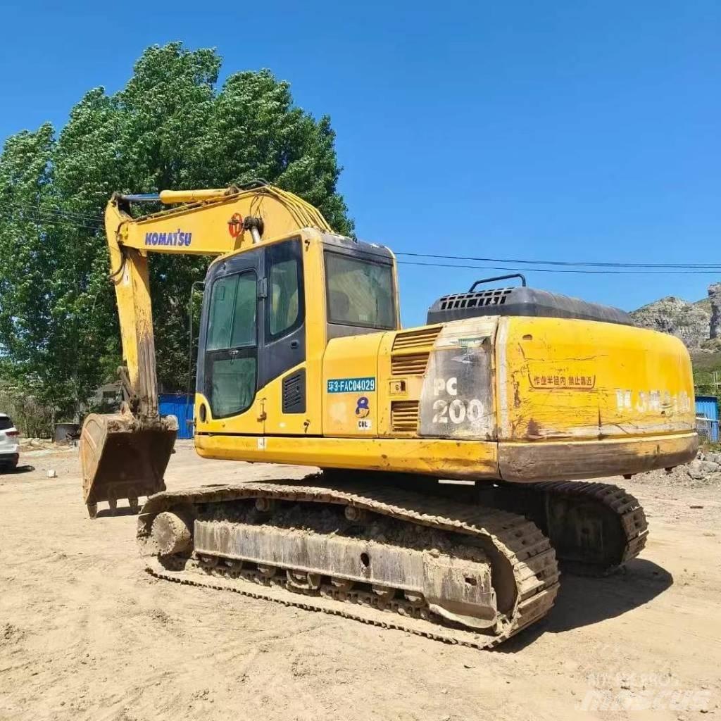 Komatsu PC 200-8 Roomikekskavaatorid