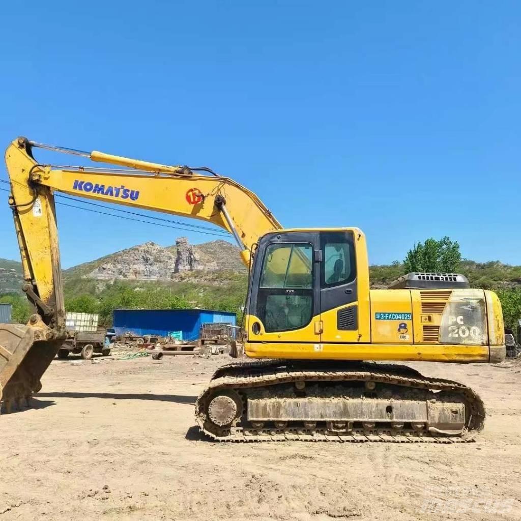 Komatsu PC 200-8 Roomikekskavaatorid