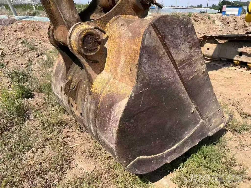 Komatsu PC 220-8MO Roomikekskavaatorid