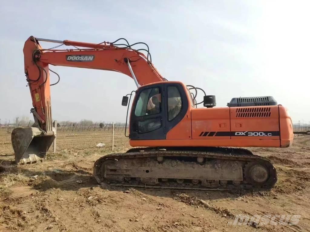 Doosan DX300LC Roomikekskavaatorid