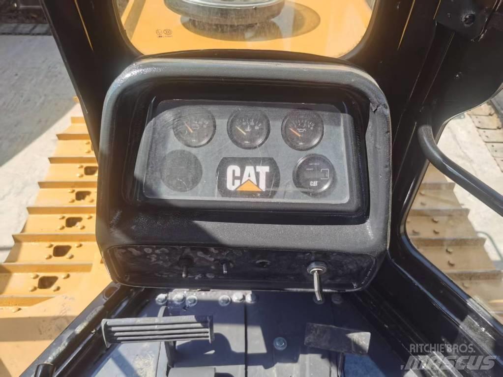 CAT D 5 K Buldooserid