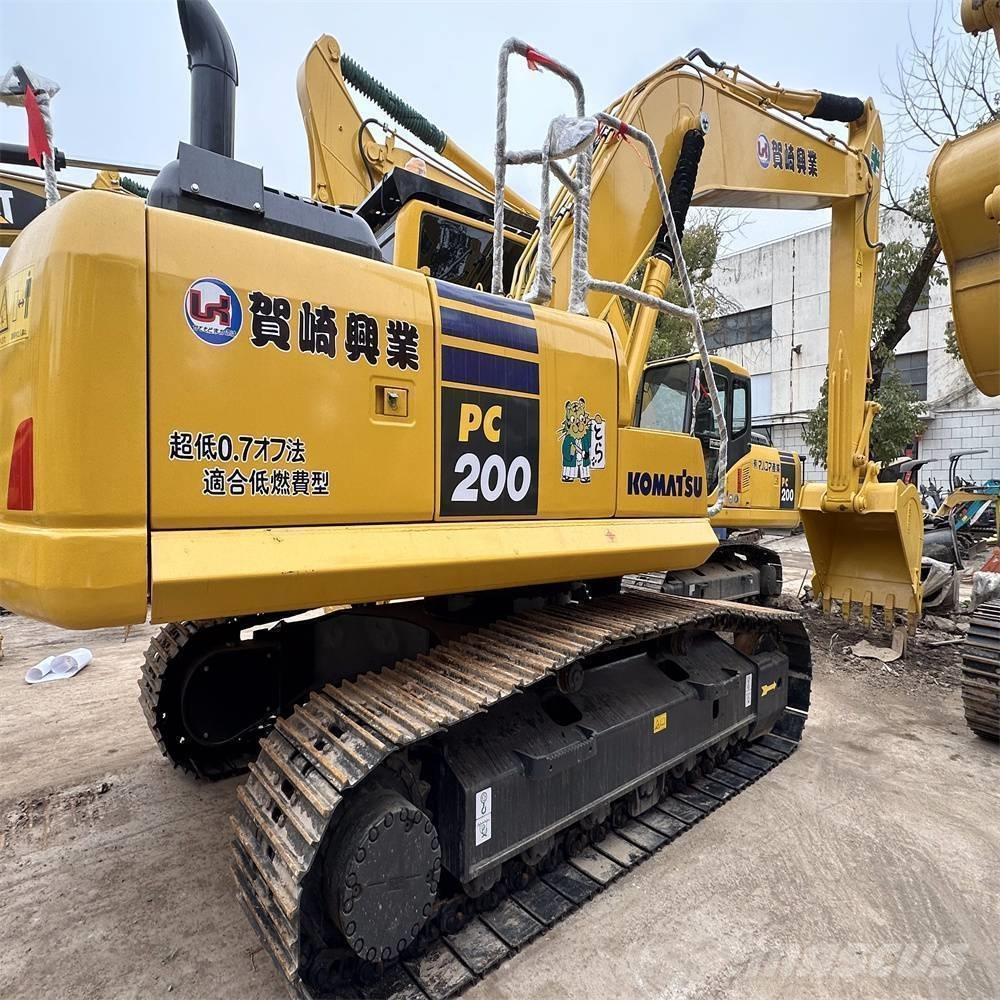 Komatsu PC 200 Roomikekskavaatorid