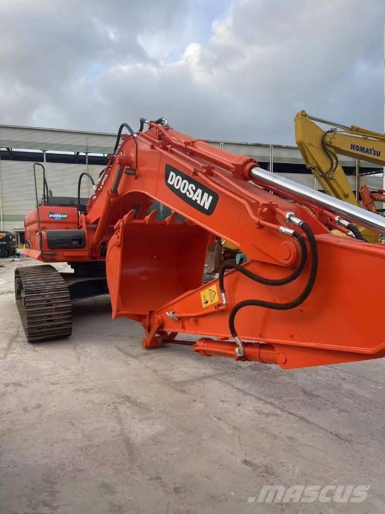Doosan DX300LC-9C Roomikekskavaatorid