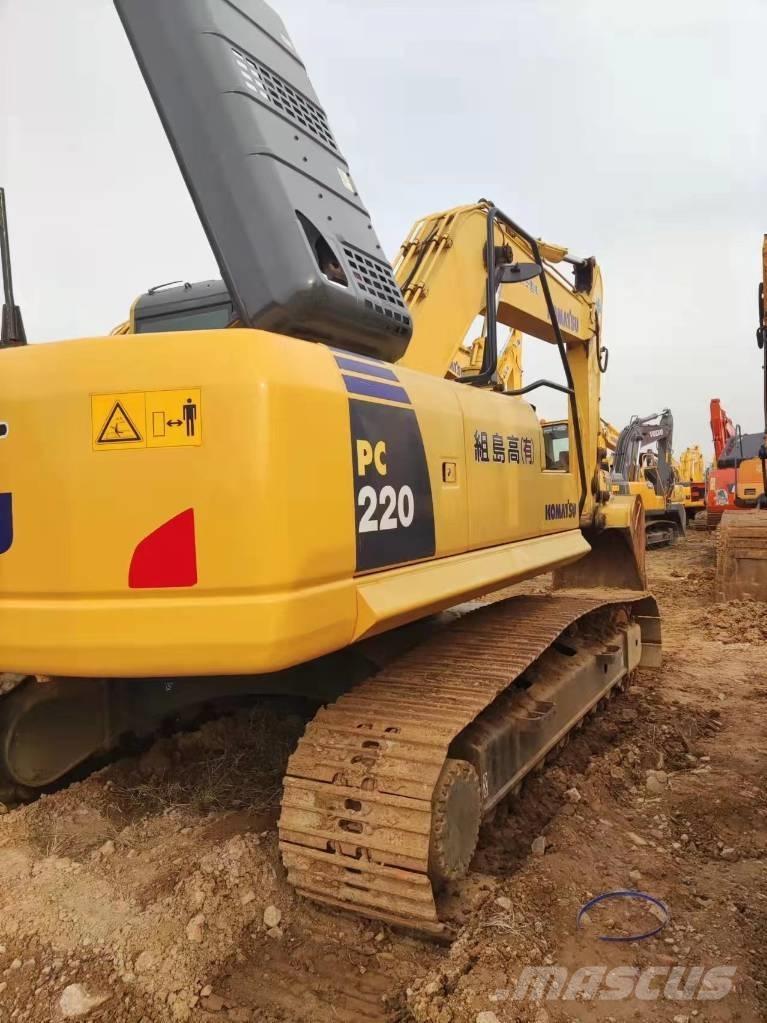 Komatsu PC220 Roomikekskavaatorid