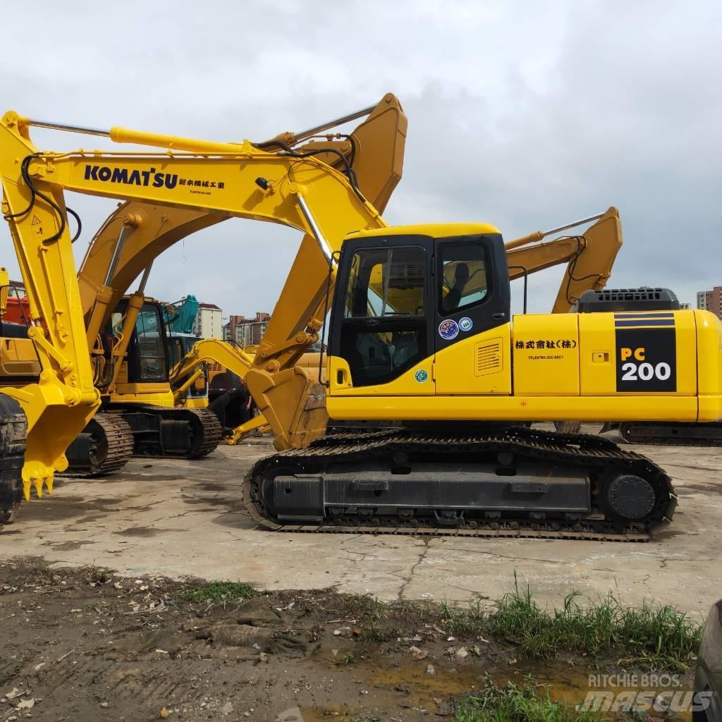 Komatsu PC200-7 Roomikekskavaatorid