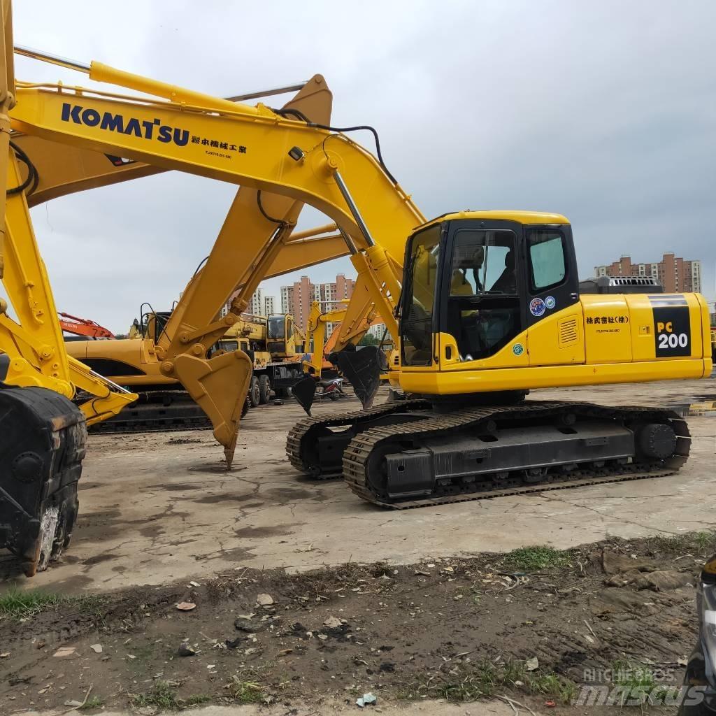 Komatsu PC200-7 Roomikekskavaatorid