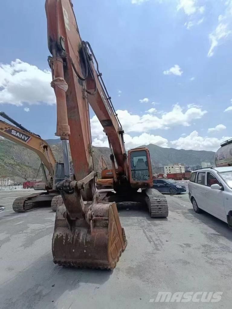 Doosan DH225LC-9 Roomikekskavaatorid