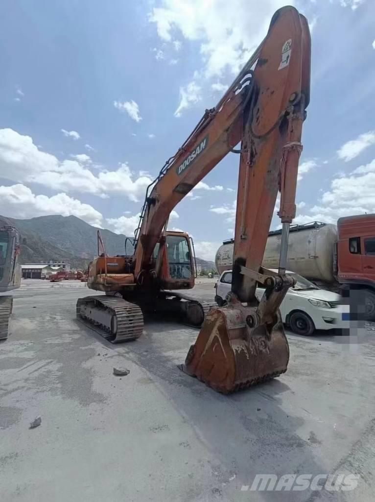 Doosan DH225LC-9 Roomikekskavaatorid