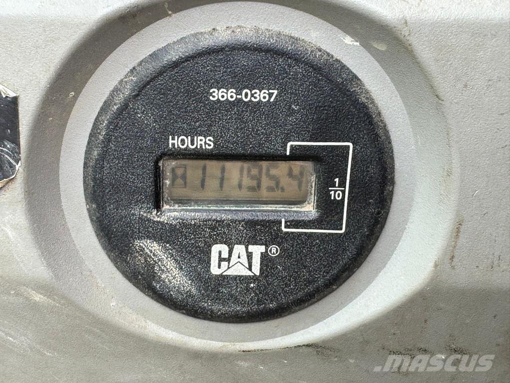 CAT 323E Roomikekskavaatorid