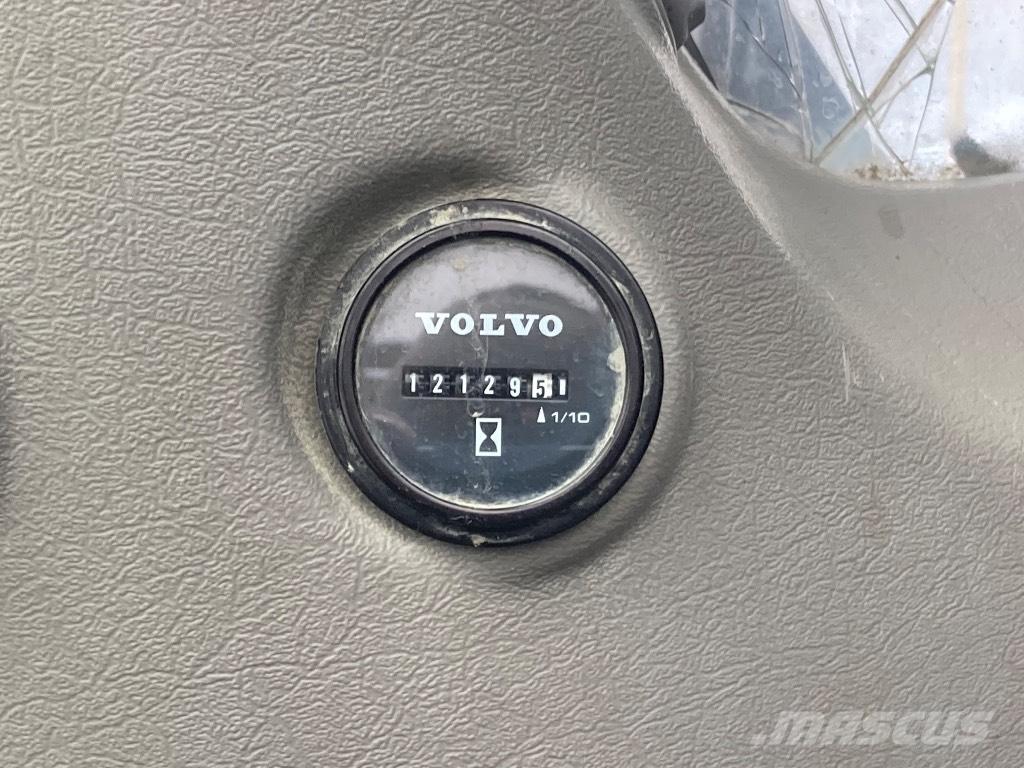 Volvo EC 300 D Roomikekskavaatorid