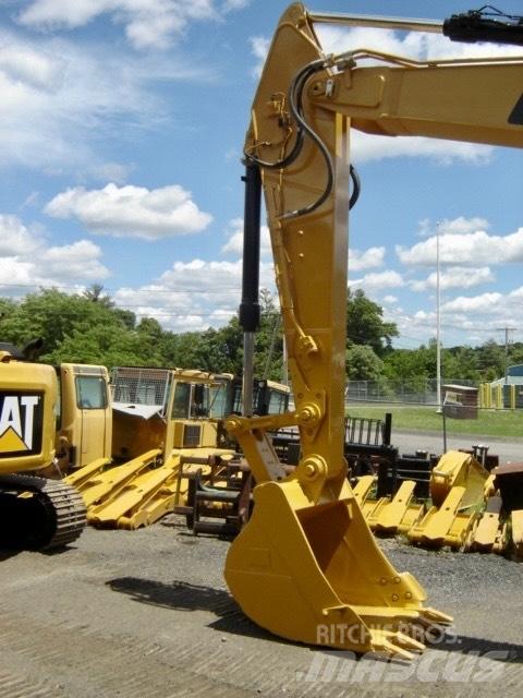 CAT 320 Roomikekskavaatorid