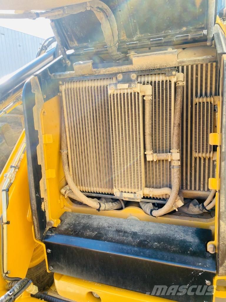 CAT 444  4x4 Ekskavaatorlaadurid