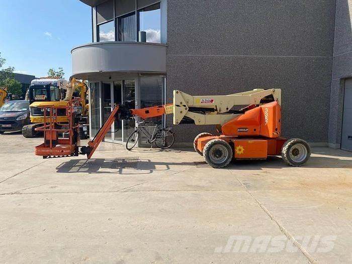 JLG E400AJP Iseliikuvad poomtõstukid