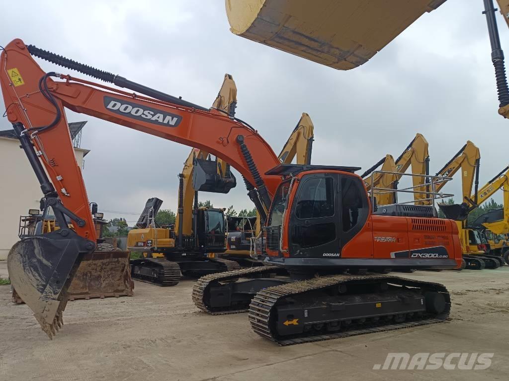 Doosan DX 300 LC Roomikekskavaatorid