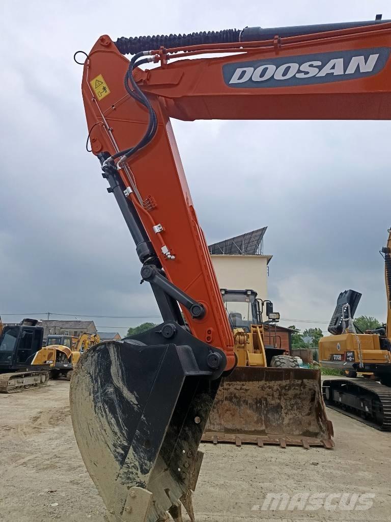 Doosan DX 300 LC Roomikekskavaatorid