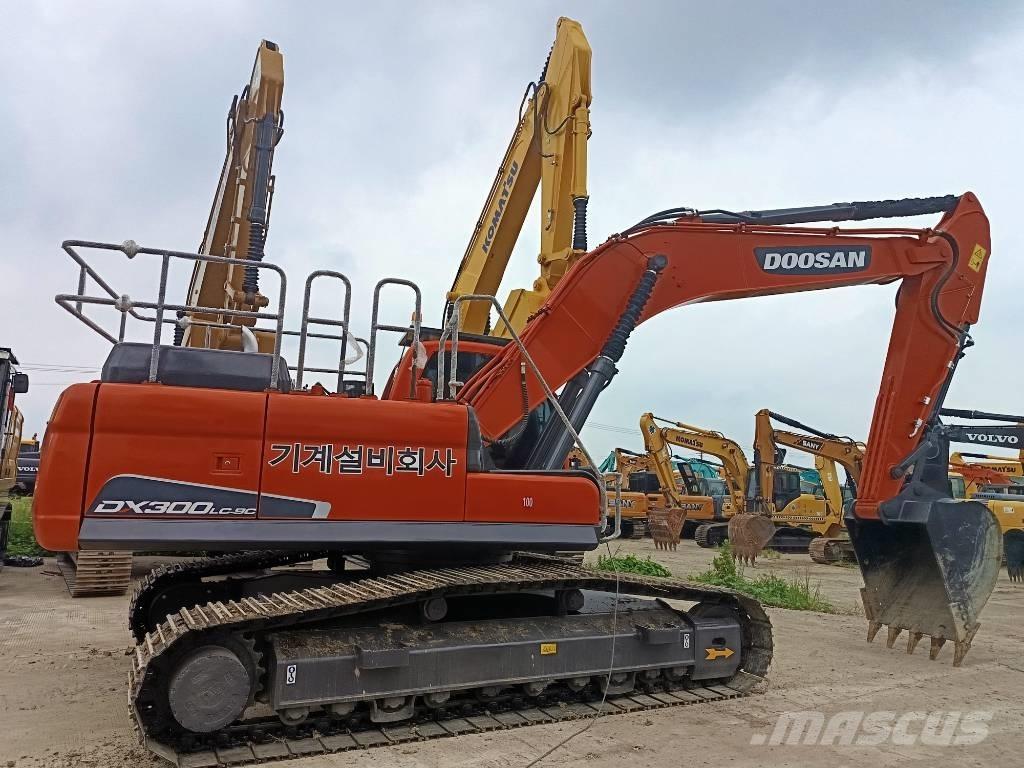 Doosan DX 300 LC Roomikekskavaatorid