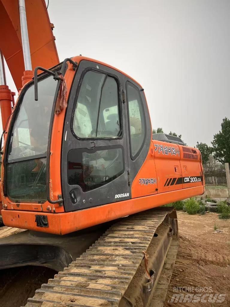 Doosan DX300LCA Roomikekskavaatorid