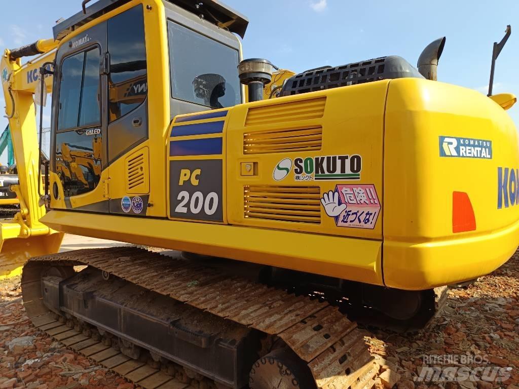 Komatsu PC200 Väikeekskavaatorid 7t-12t