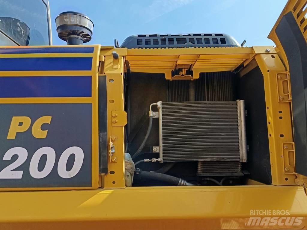 Komatsu PC200 Väikeekskavaatorid 7t-12t