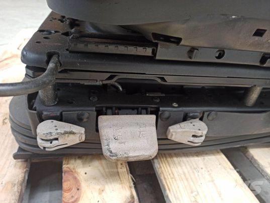 Valtra N 163 chair kabiinid
