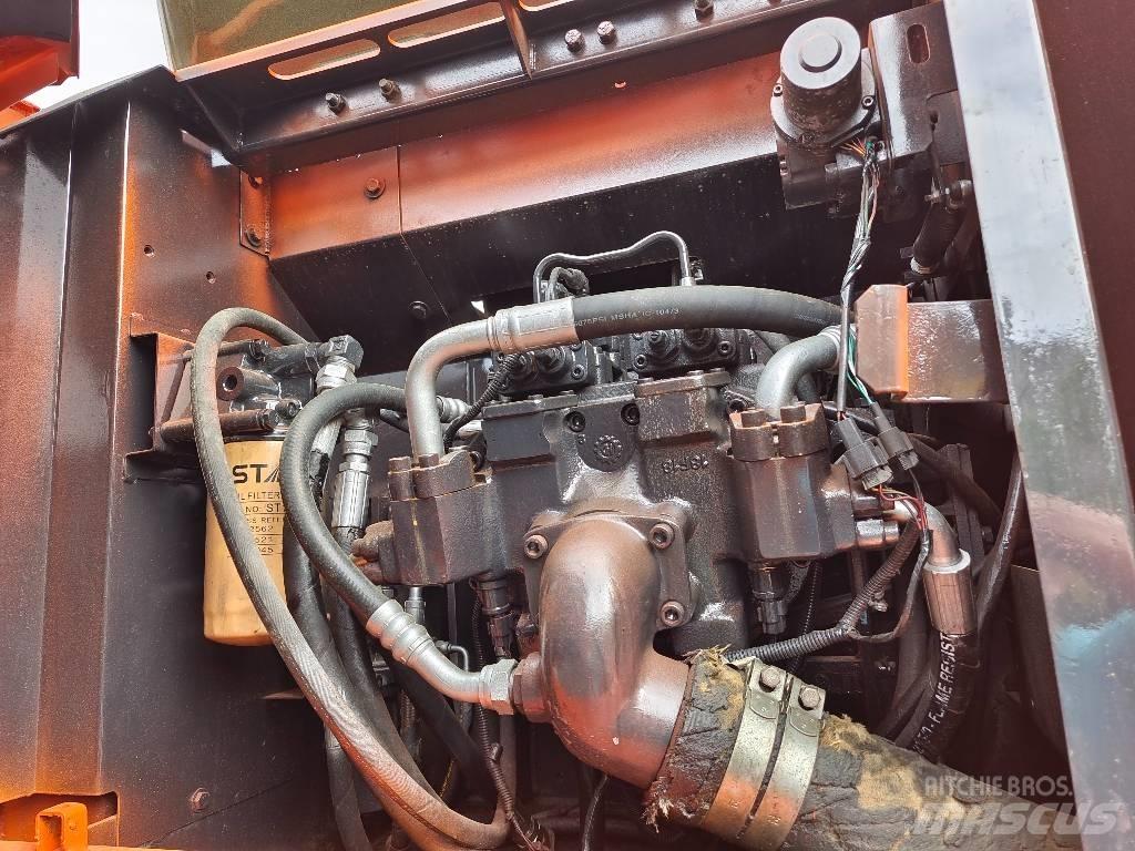 Hitachi EX 200-3 Roomikekskavaatorid