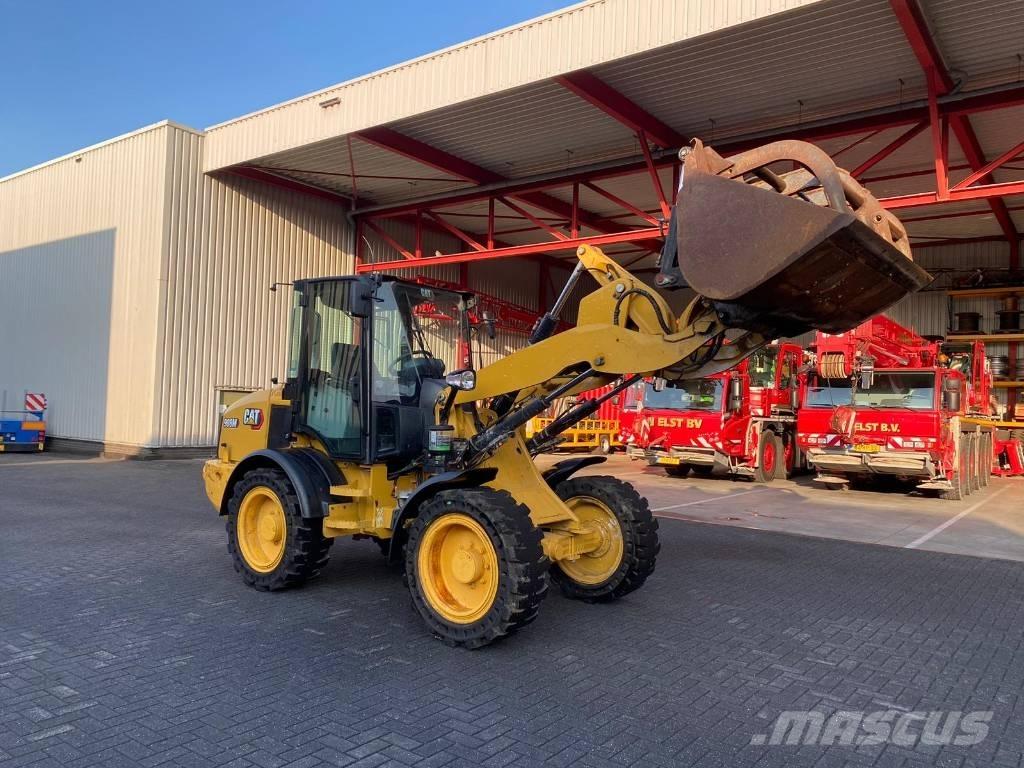 CAT 908M Rataslaadurid
