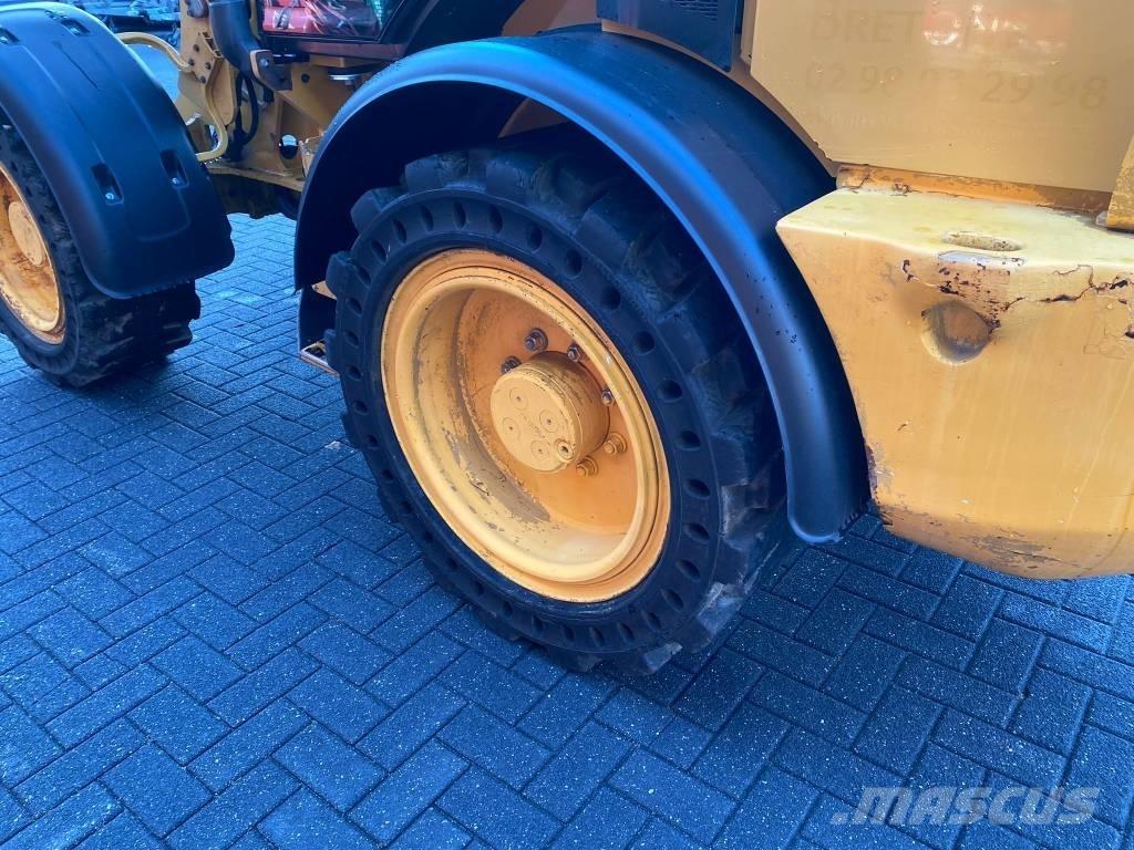 CAT 908M Rataslaadurid