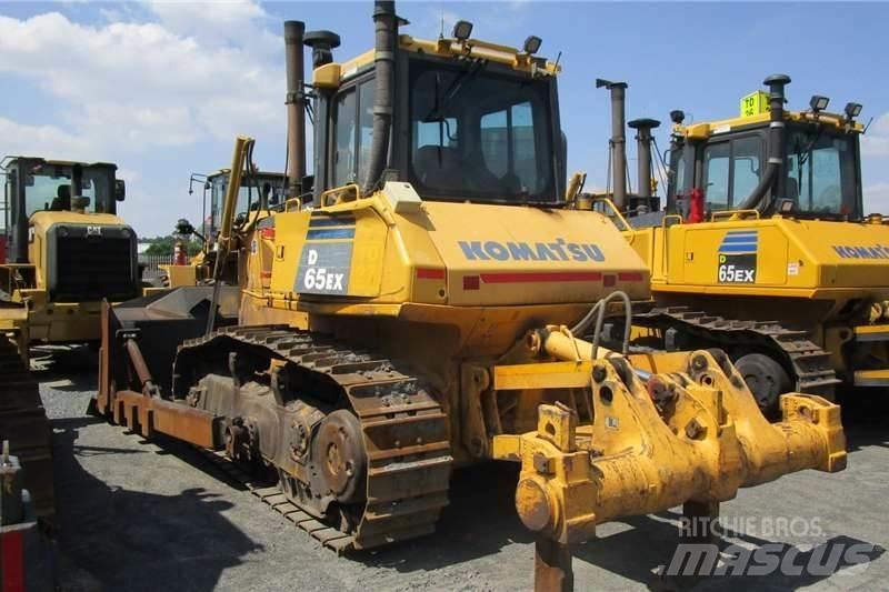 Komatsu D65 EX-16 Buldooserid
