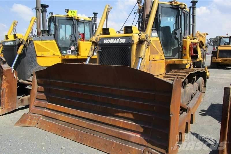 Komatsu D65 EX-16 Buldooserid