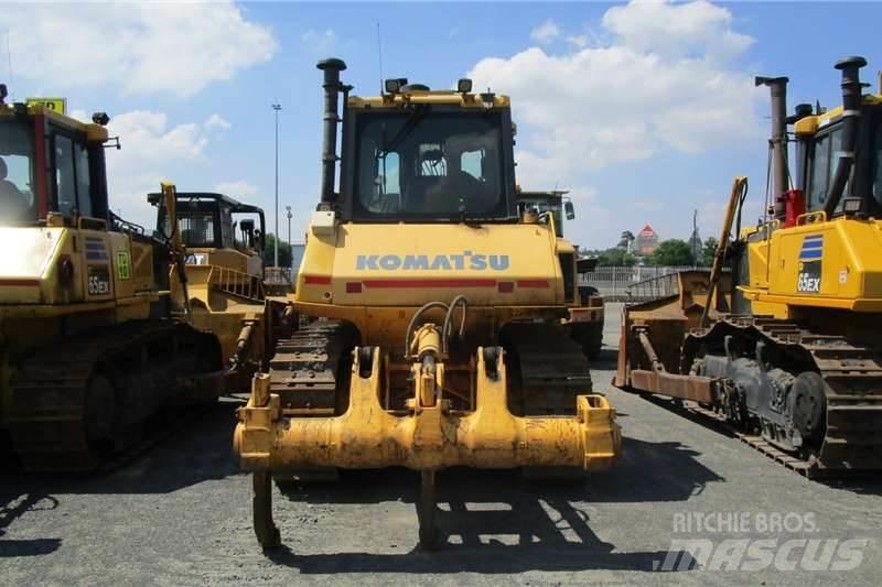 Komatsu D65 EX-16 Buldooserid