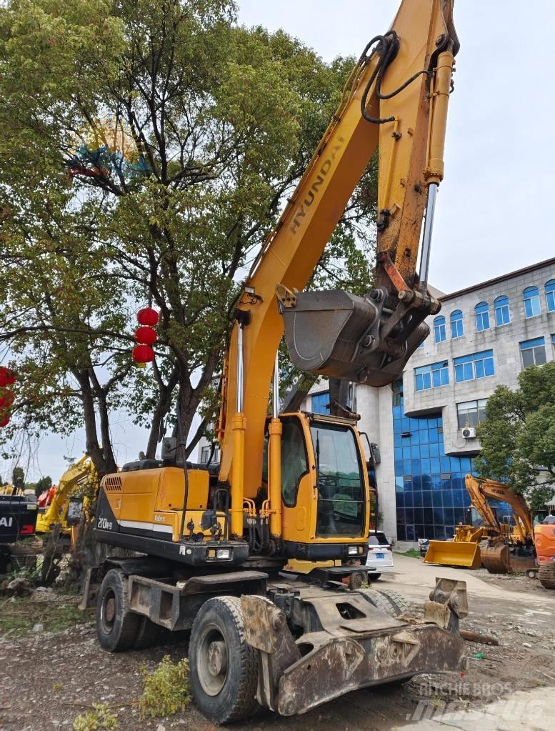 Hyundai R210W-9 Ratasekskavaatorid