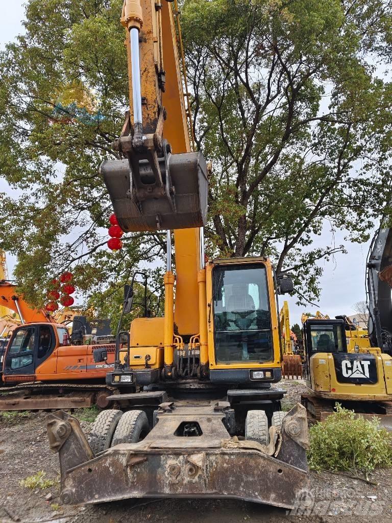 Hyundai R210W-9 Ratasekskavaatorid