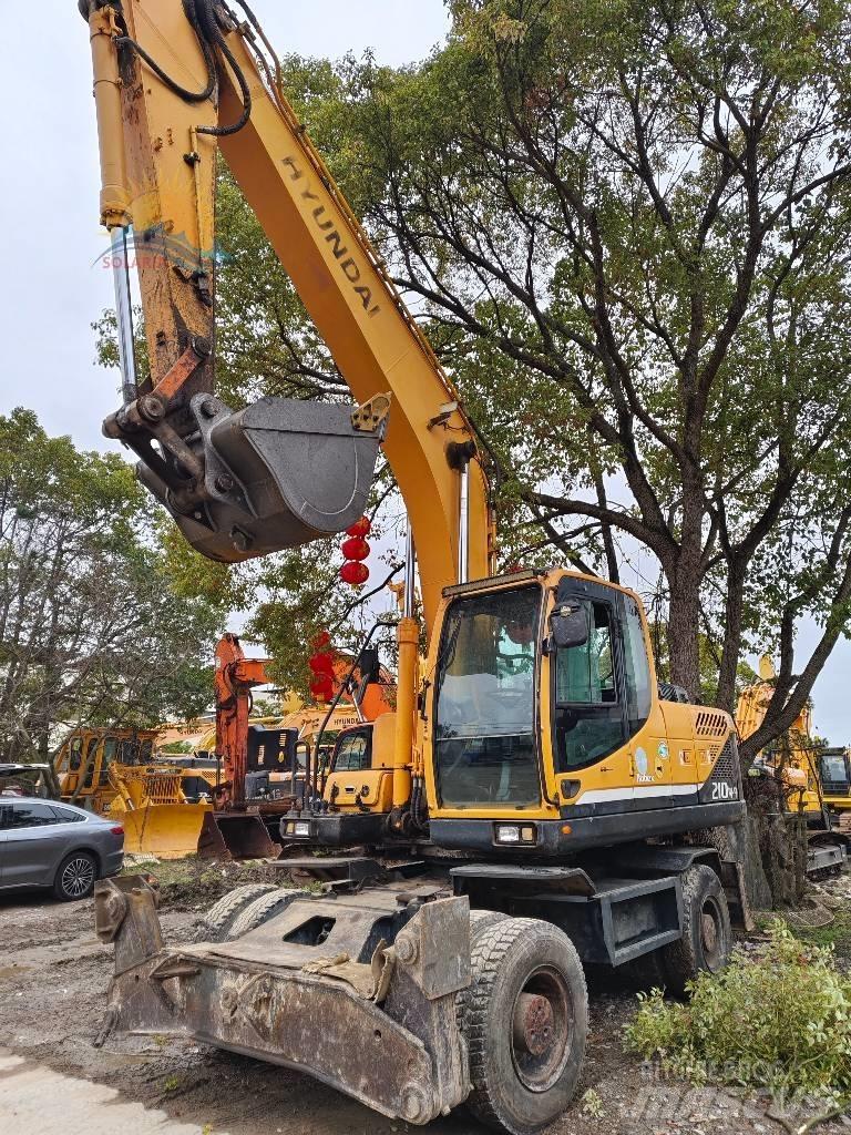 Hyundai R210W-9 Ratasekskavaatorid