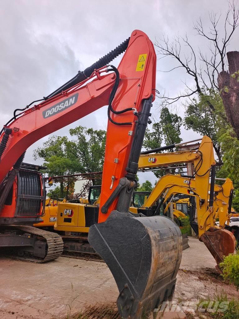 Doosan DX 300 LC-9C Roomikekskavaatorid