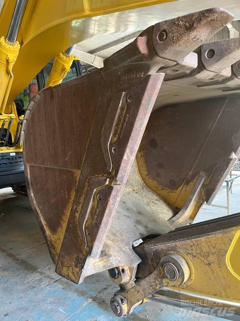 Komatsu PC 450 LC-8 Roomikekskavaatorid