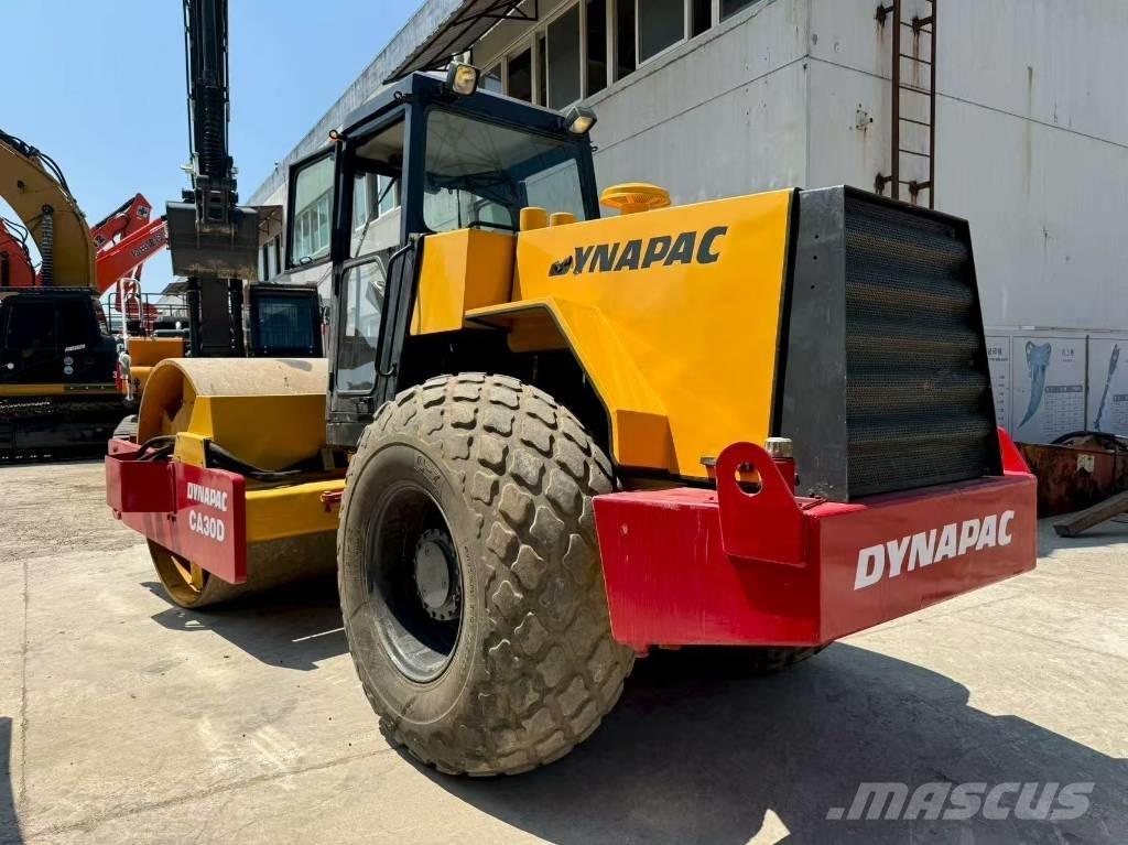 Dynapac CA 30 D Ühe trumliga rullid