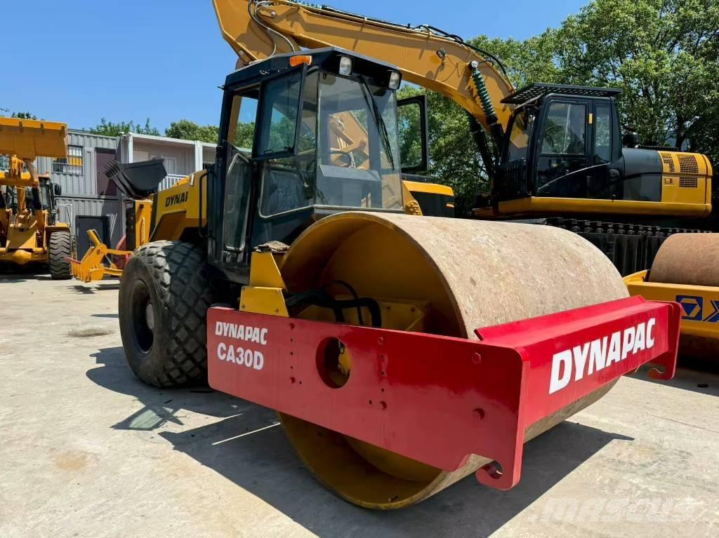 Dynapac CA 30 D Ühe trumliga rullid