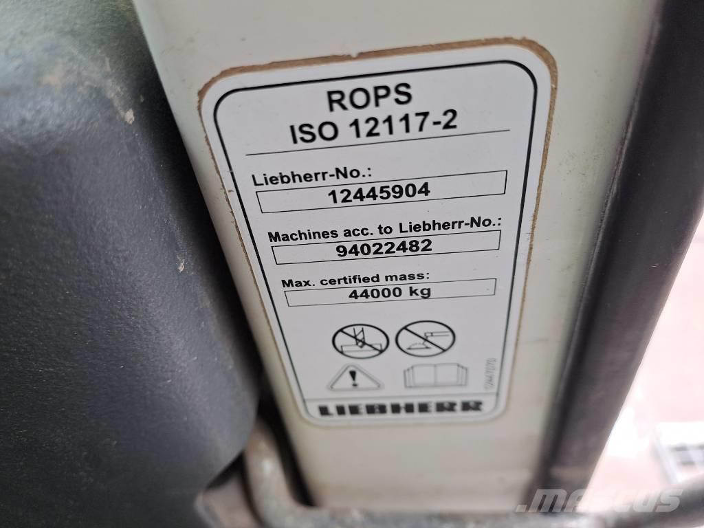 Liebherr R 946 Roomikekskavaatorid