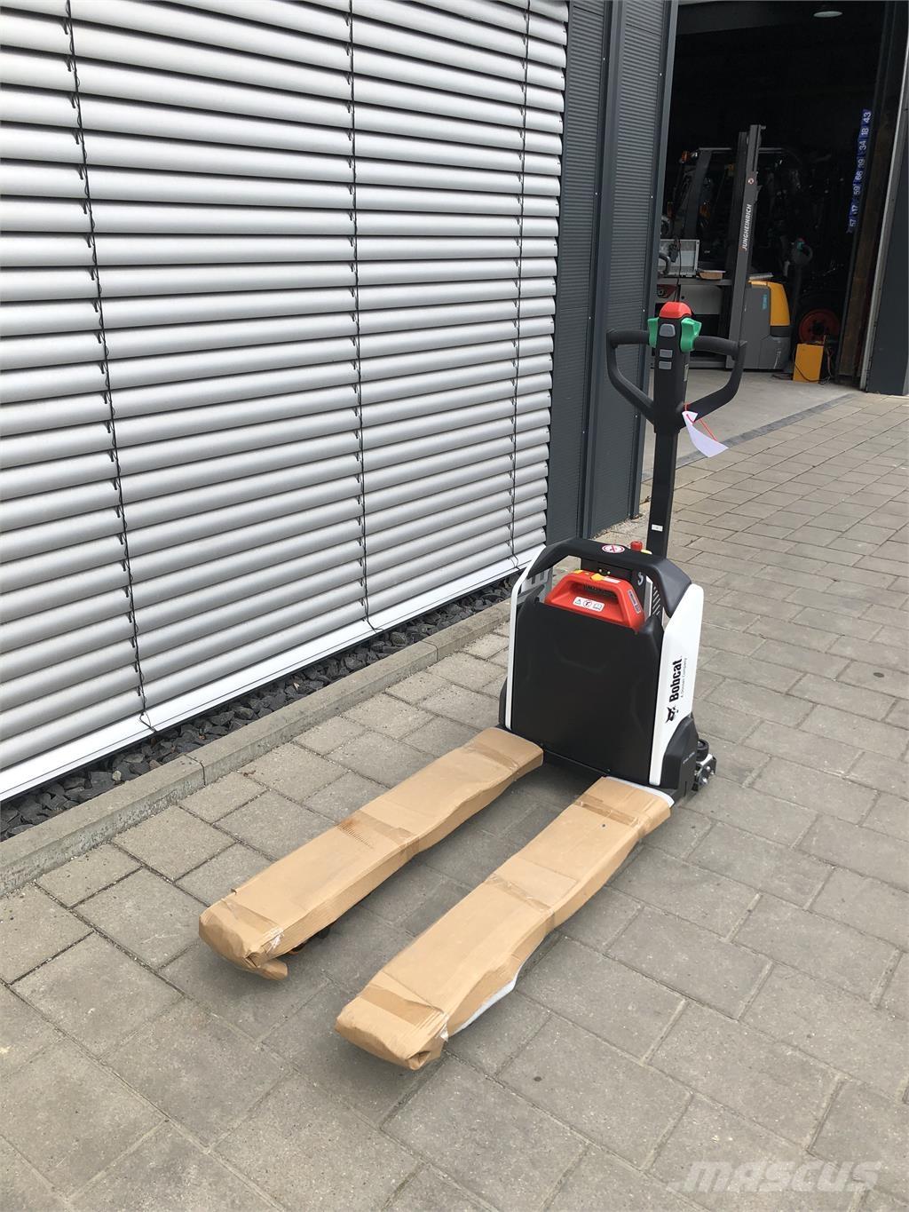 Bobcat LPM15N Järelkäidavad virnastajad