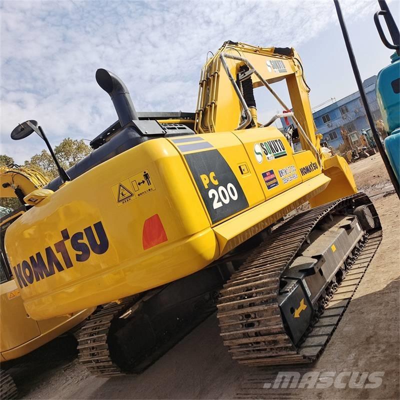 Komatsu PC 200 Roomikekskavaatorid