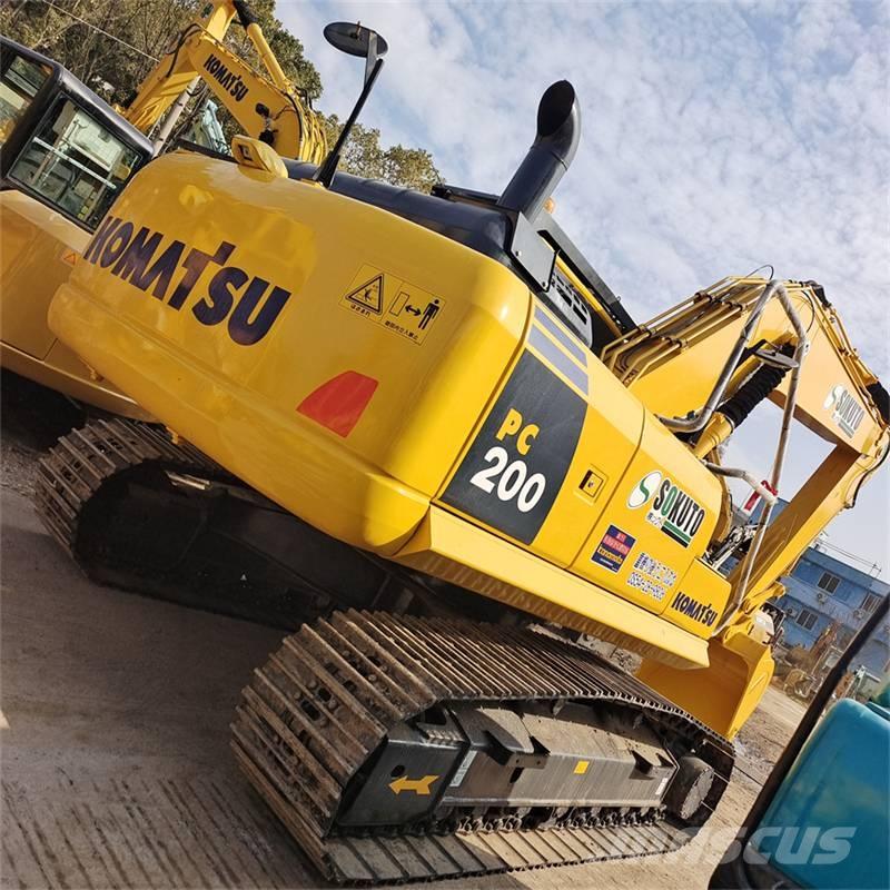 Komatsu PC 200 Roomikekskavaatorid