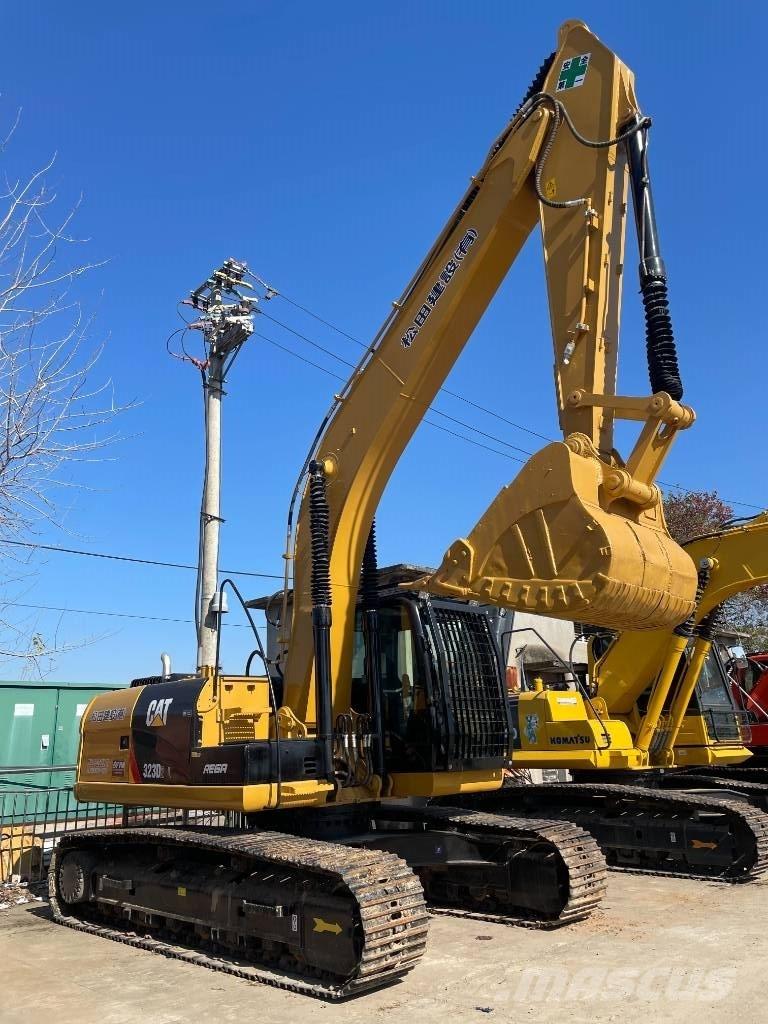 CAT 323D2 Roomikekskavaatorid