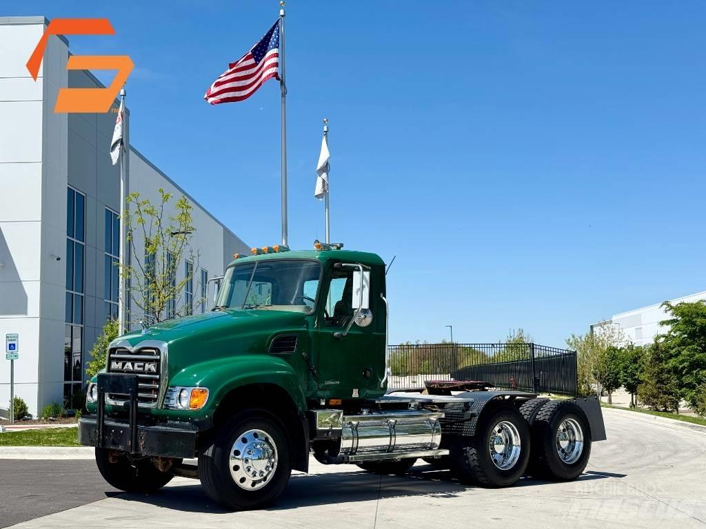 Mack Granite CV713 Sadulveokid